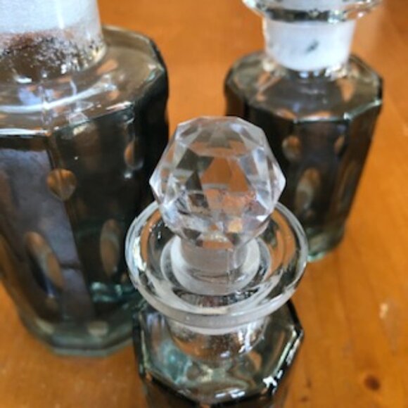 Restoration Hardware Vintage 1980s Forest Green Glass Apothecary Perfume Bottles - Picture 5 of 6